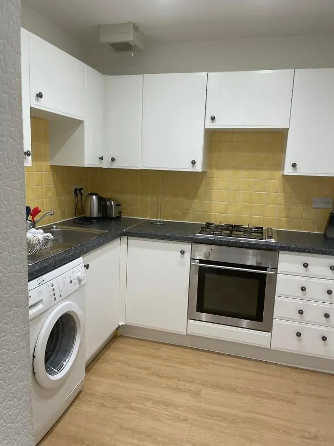 Fantastic Location 10 Mins To Princes Street- 15 To Royal Mile- Main Door-Patio Edinburgh Apartment