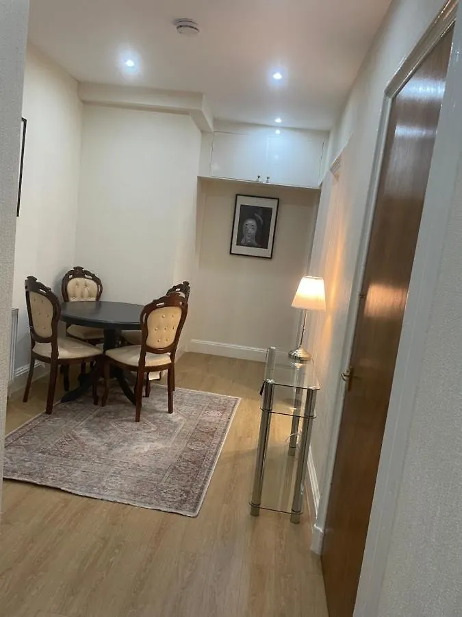 Fantastic Location 10 Mins To Princes Street- 15 To Royal Mile- Main Door-Patio Edinburgh