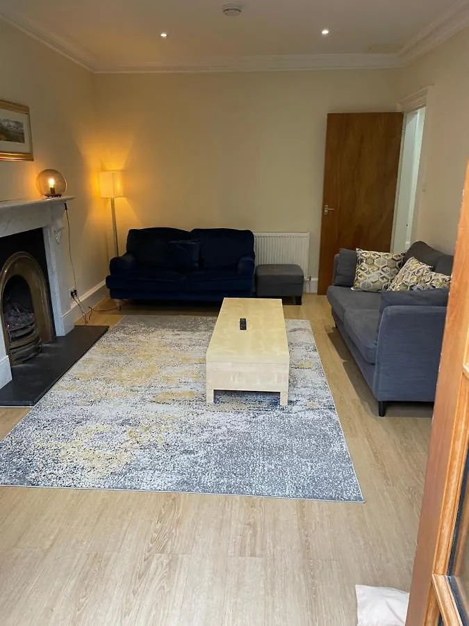 Apartment Fantastic Location 10 Mins To Princes Street- 15 To Royal Mile- Main Door-Patio Edinburgh