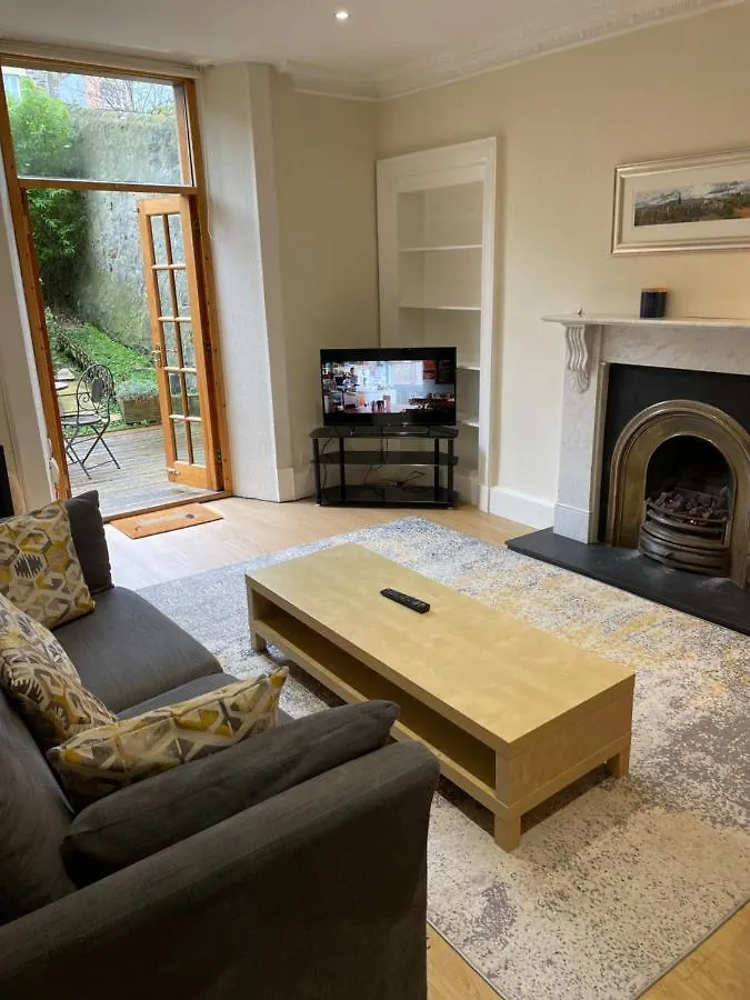 Fantastic Location 10 Mins To Princes Street- 15 To Royal Mile- Main Door-Patio Edinburgh 0*,