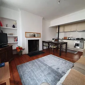  Apartamento Lovely 2 Bedroom Flat In The Heart Of The