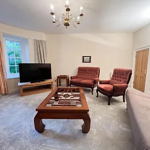 Spacious Flat Sleeps 8 Near Princes Street Edinburgh