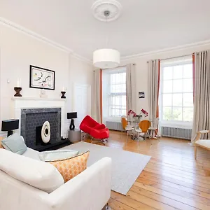 Joivy Contemporary Flat In The New Town Edinburgh