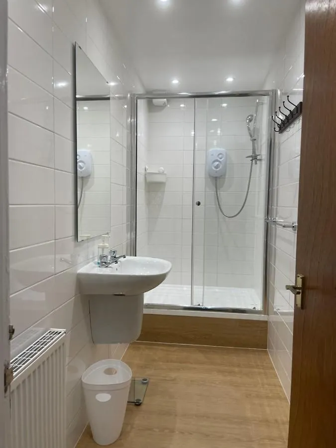Fantastic Location 10 Mins To Princes Street- 15 To Royal Mile- Main Door-Patio Edinburgh Apartment